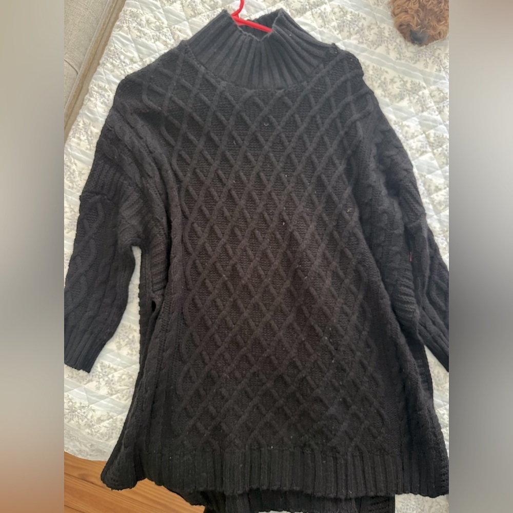Mersea Lisbon traveler sweater